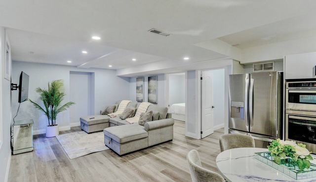 Luxurious Unit in Hyde Park