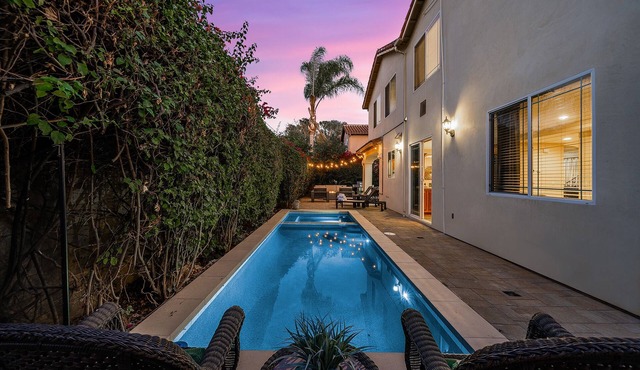 Luxurious Upscale Modern Holiday House New Pool and Spa