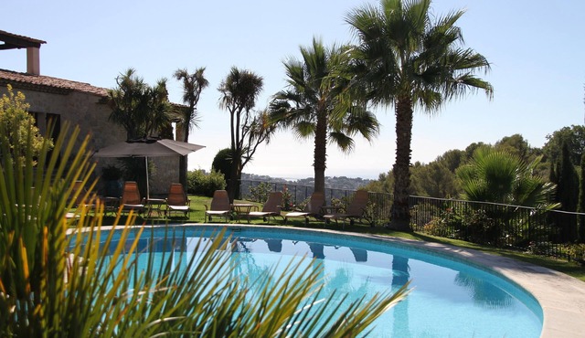 Luxurious Villa with Pool, Tennis Court, Pétanque, Bar, Pizza Oven, and Sea View