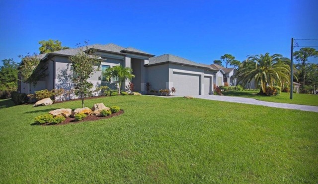 Luxurious Vacation Home on Long Marsh Golf Course 11th Green in Rotonda West