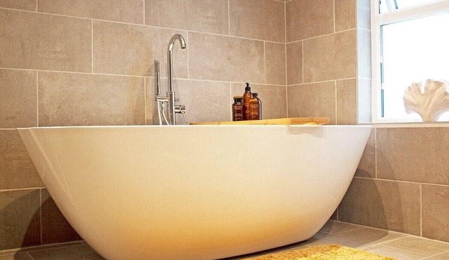 Luxurious Victorian Cottage with Garden + Parking