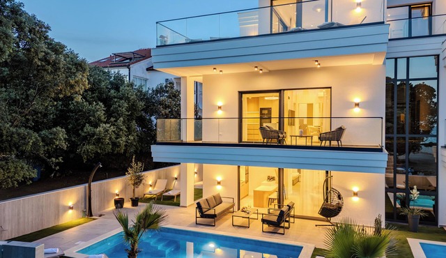 Luxurious Villa Dantela for 24 people with four private pools