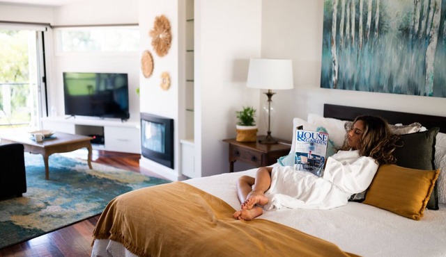 Luxurious villa for couples retreat - panoramic views, gas fire, spa bath