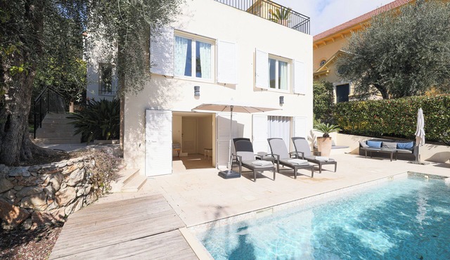 LUXURIOUS VILLA WITH A GREAT SEA VIEW, POOL AND AIR CONDITION