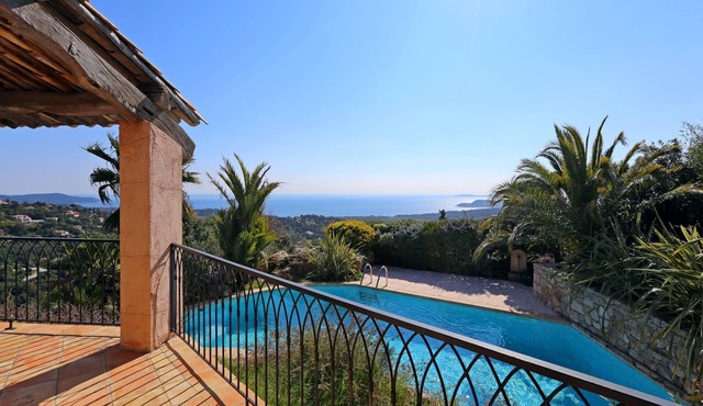 Luxurious villa by the Gulf of Saint-Tropez, 180° ocean view