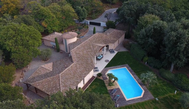 Luxurious Villa in Secure Residential Park