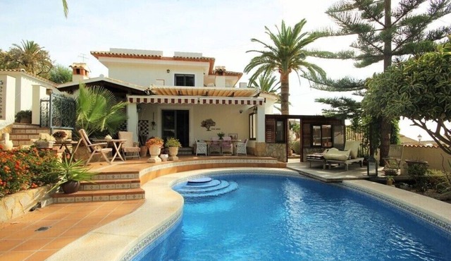 Luxurious Villa in Altea with walking distance to beach and old town