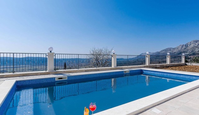 Luxurious Villa in Gruda with Pool