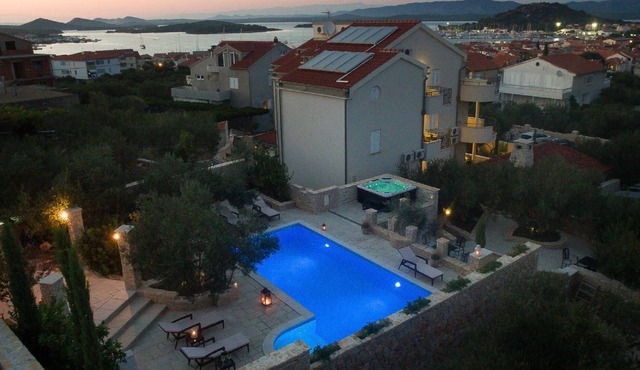 Luxurious Villa in Murter with Pool