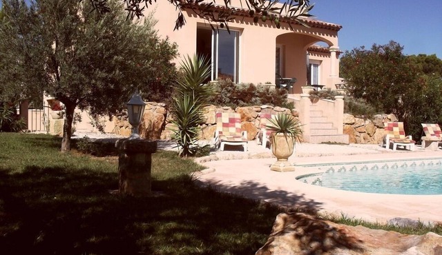 Luxurious Villa on Golf Course with Private Pool, Garden, Free WIFI Béziers,
