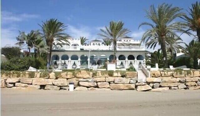 Luxurious Villa on The Golden Mile :Only a few steps from beach