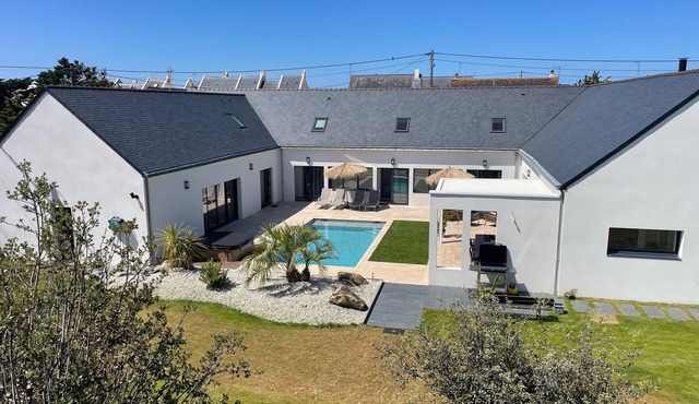 Luxurious Villa: Pool, Spa, Gym, Cinema, Near Beach, Sleeps 14