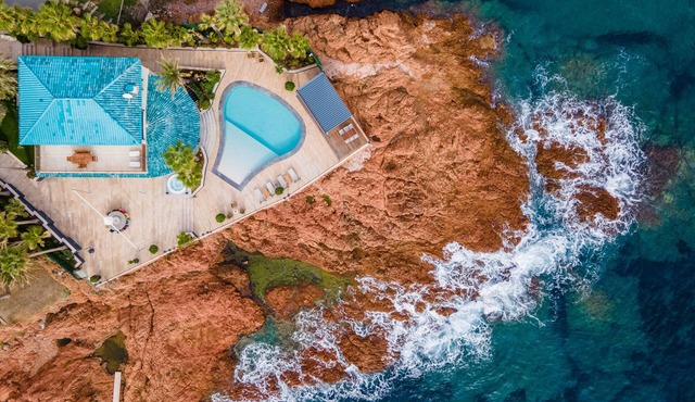 Luxurious villa with panoramic view, pool, Jacuzzi, private access to the sea