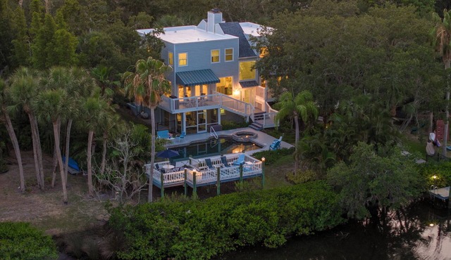 LUXURIOUS VILLA WATERFRONT NEAR SIESTA KEY BEACH