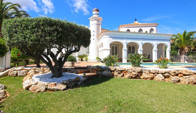 Luxurious Villa with air conditioning and pool Marquesa GU 6 People