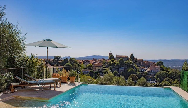 Luxurious Villa with Panoramic View & Infinity Swimming Pool