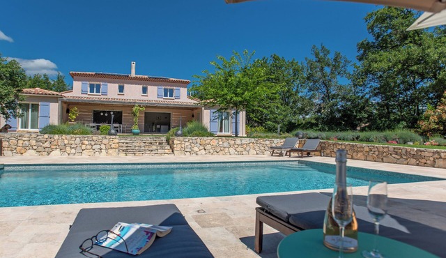 Luxurious villa with beautiful garden and pool