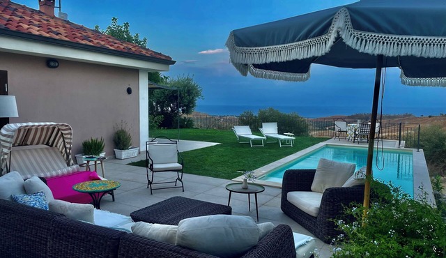 LUXURIOUS VILLA WITH private pool and sea view in catanzaro