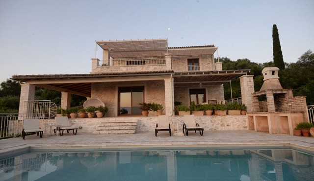 Luxurious Villa With Private Pool And Stunning Views, 4 bedrooms and 5 bathrooms