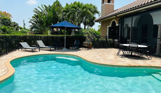 Luxurious Villa with Pool, Close to Sanibel Island
