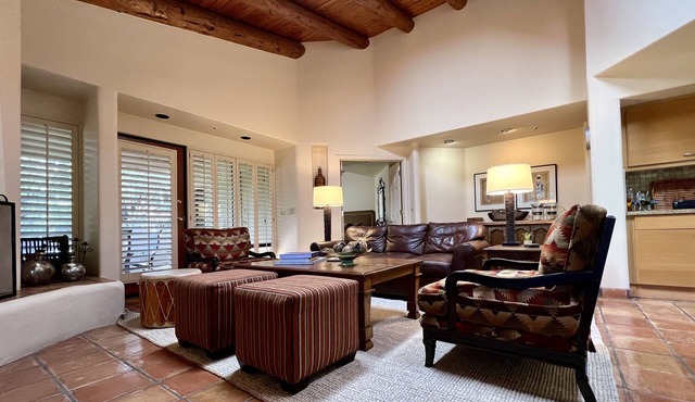 Luxurious villa with golf, hot tub & pool.