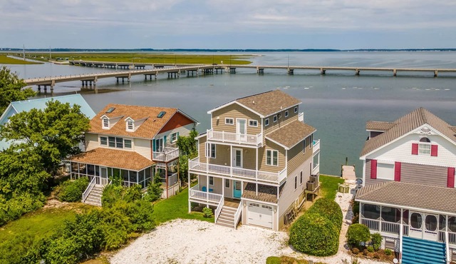 Luxurious Waterfront on Marsh Island!