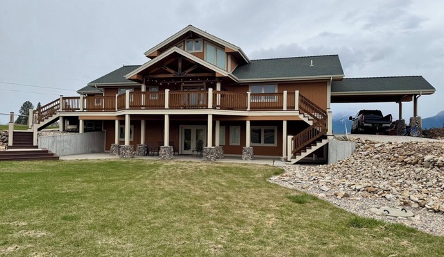 Luxurious Walkout Basement, 2 Suites, Kitchen & Scenic Views in Stevensville MT
