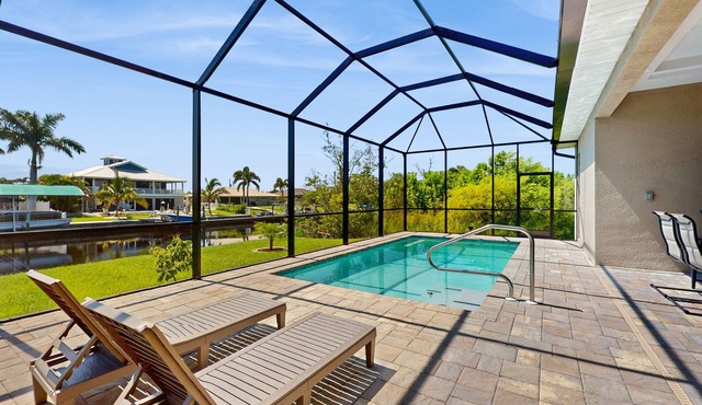 Luxurious waterfront home, pool, Gulf access, and pool table