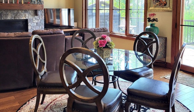 Luxurious Waterfront Villa & Cottage House, Niagara Falls, Ontario