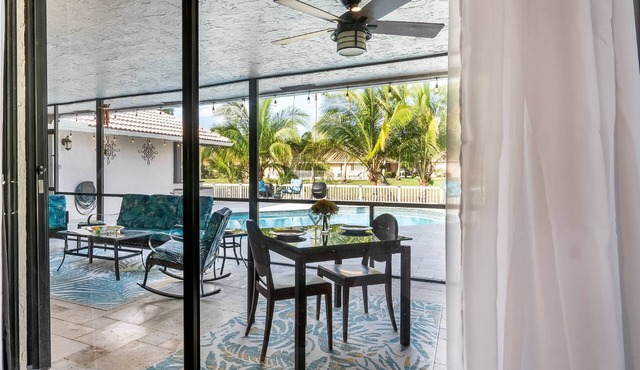 Luxurious Waterfront Home with Private Pool, Modern Kitchen, Near Shopping and South Florida Beaches
