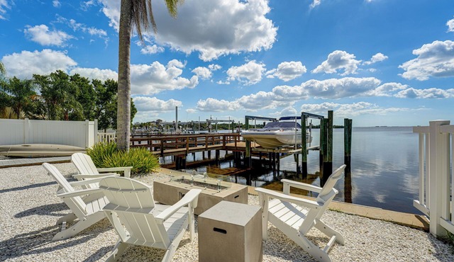 Luxurious Waterfront Home, 4 Mi to Sponge Docks!