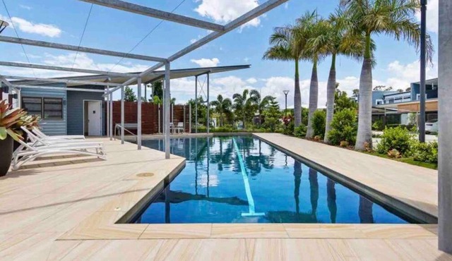 Luxurious Waterfront Apartment