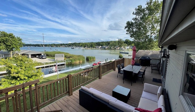 Luxurious Waterfront Family Retreat on Crooked Lake, Angola, IN.