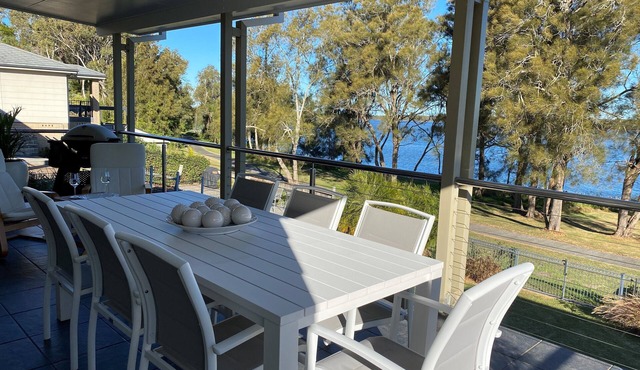 LUXURIOUS WATERFRONT RETREAT