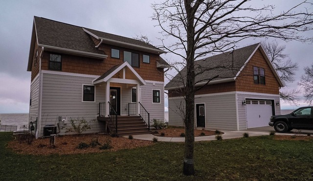 Luxurious Waterfront Beach House Near Lambeau Field and Door County!