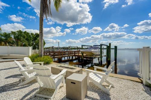 Luxurious Waterfront Home, 4 Mi to Sponge Docks!