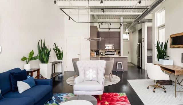 Luxurious Willits Loft Getaway