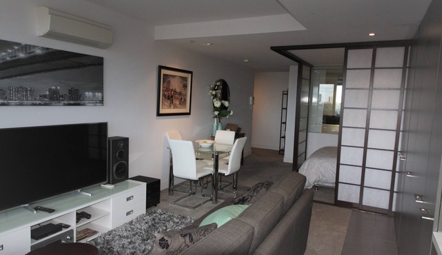 Luxurious with great city views, free Private parking & fast internet