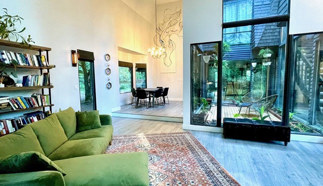 Luxurious Wooded Hideaway