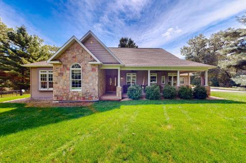 Luxurious Wooded Retreat
