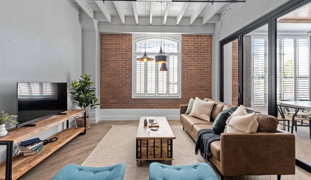 Luxurious Woolstore Living! ~Teneriffe