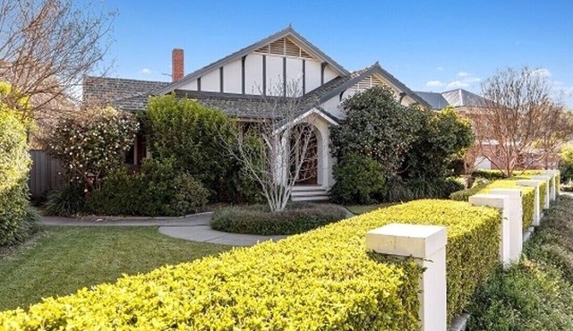 Luxuriously appointed, recently renovated 4 bed, 3 bath home in CBD