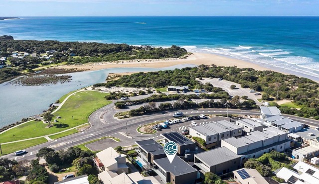 Luxuriously Appointed Townhouse – River and Beach