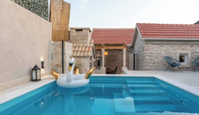 Luxuriously equipped holiday home