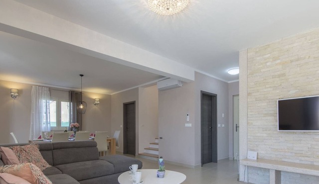 Luxuriously equipped villa with private pool offers you an excellent vacation