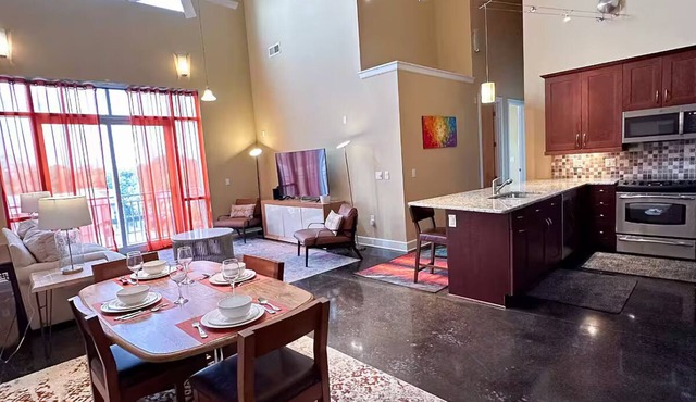 Luxuriously furnished 2BD Loft - walking distance from Duke University Hospital