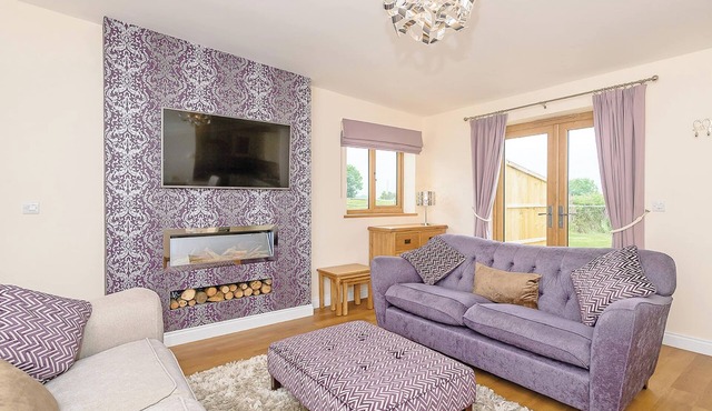 Luxuriously presented cottage with amazing countryside views.