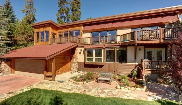 Luxuriously Rustic Home with Lake Views, Private Hot Tub