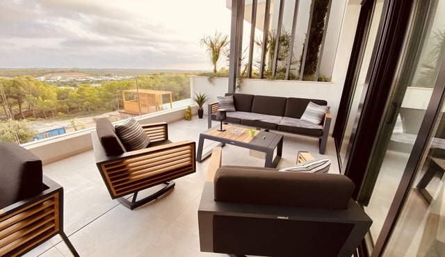 Luxurous appartment with stunning views of the golfcourse and sea