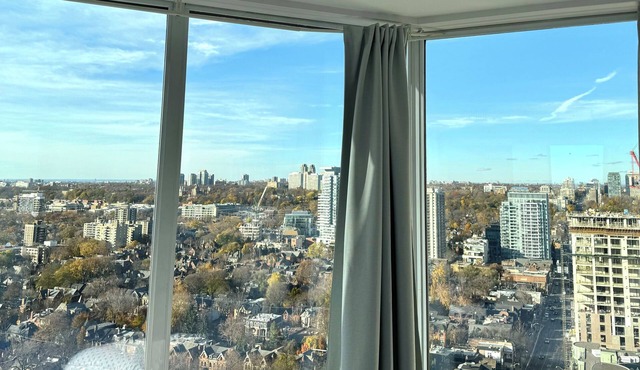 Luxury 1+1 bdrm condo in prime posh Yorkville